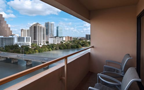 2 Queen Beds River View Balcony